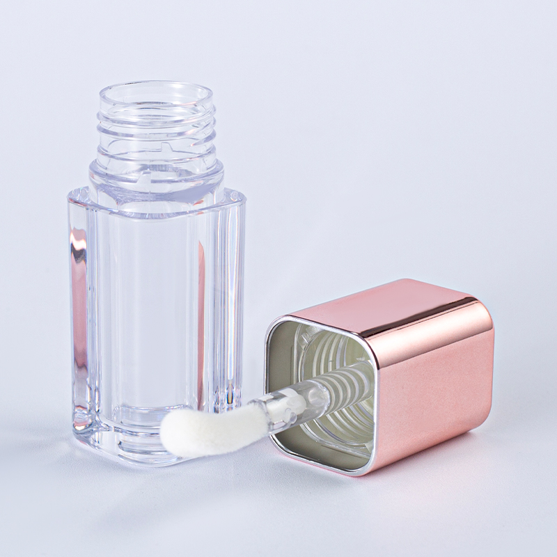 Tubo de brillo labial de oro rosa – cuerpo transparente y tapa metálica