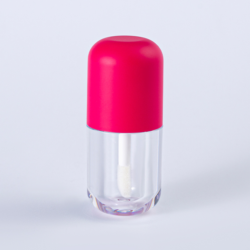 Tubo de brillo labial en forma de cápsula – tapa roja y cilindro transparente con aplicador de varilla