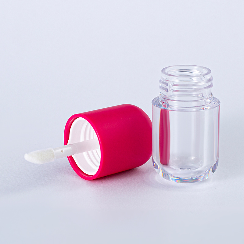 Tubo de brillo labial en forma de cápsula – tapa roja y cilindro transparente con aplicador de varilla