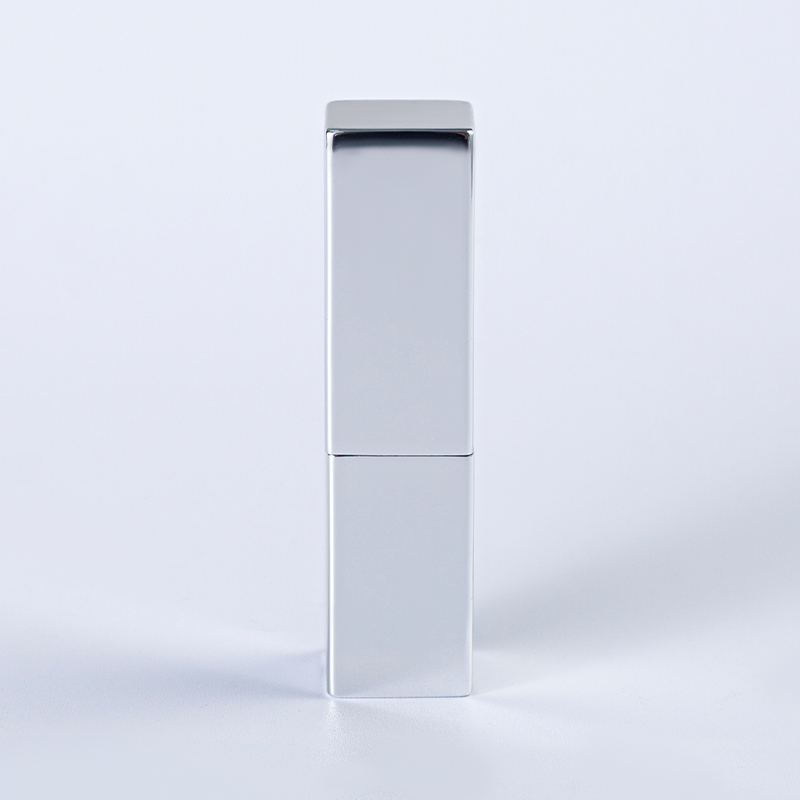 Tubo de lápiz labial blanco – tapa galvanizada plateada y acabado mate