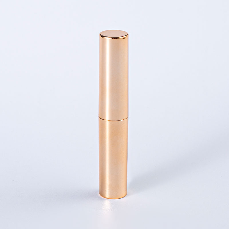 Tubo de lápiz labial de lujo en oro rosa – estuche cilíndrico metálico