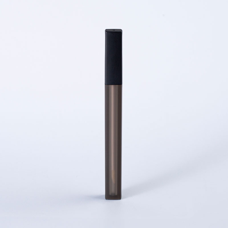 Tubo de lápiz labial mate completamente negro – elegante estuche cilíndrico