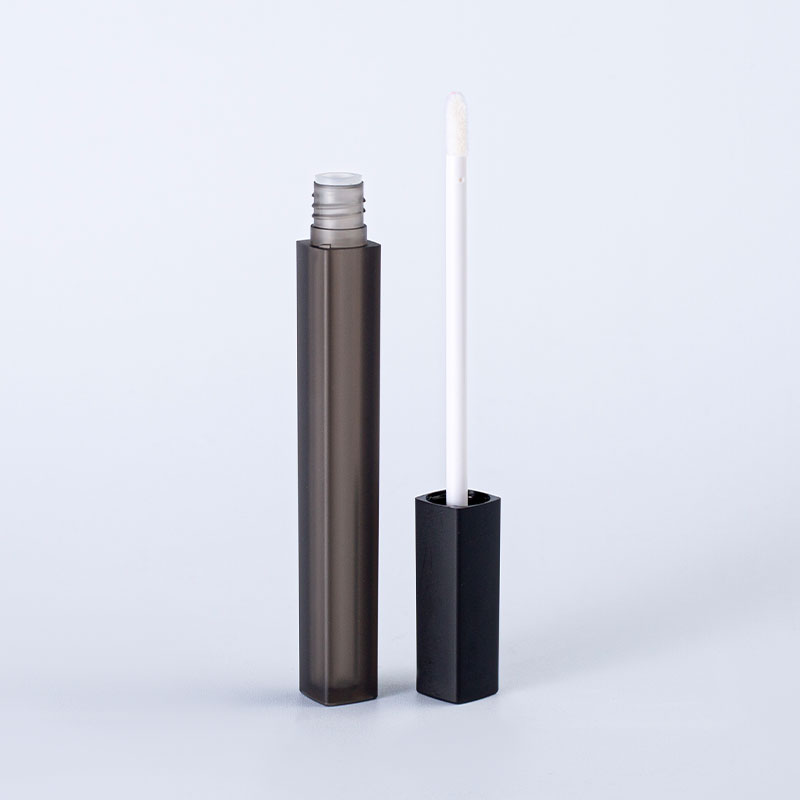 Tubo de lápiz labial mate completamente negro – elegante estuche cilíndrico