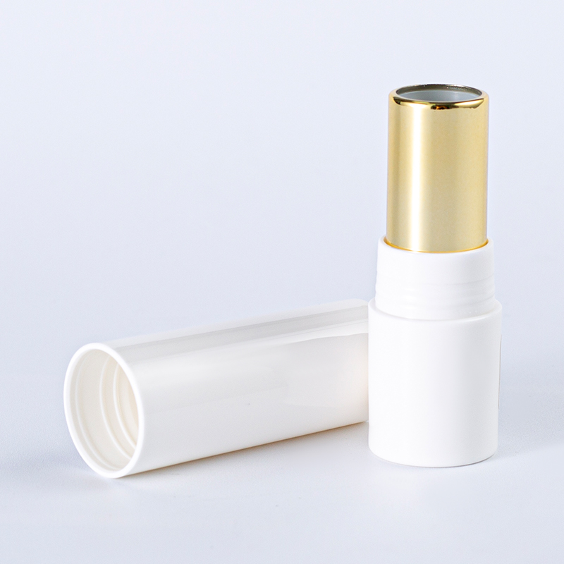 Tubo de lápiz labial mate totalmente blanco