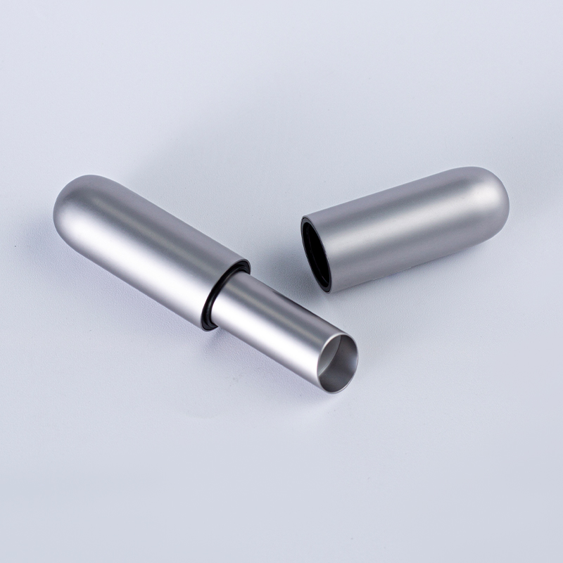 Tubos minimalistas de lápiz labial de aluminio