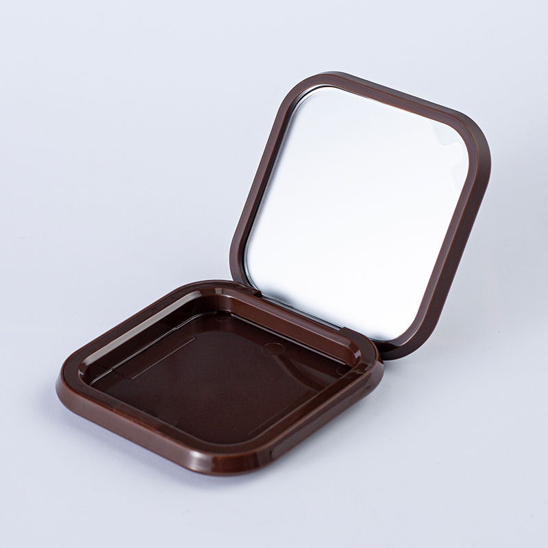 Paleta de maquillaje con reflejos y contornos cuadrados redondeados