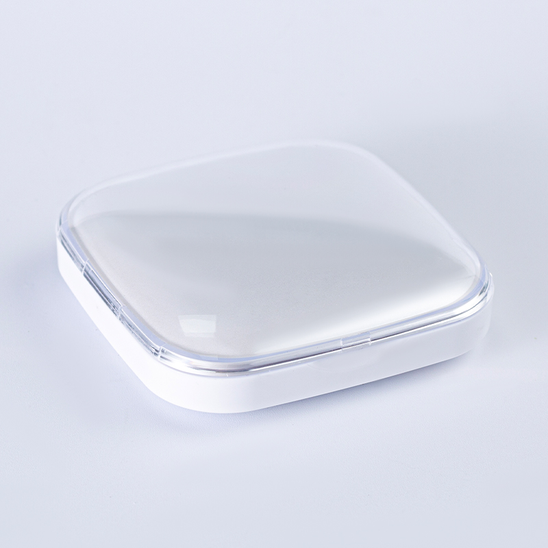 Polvo compacto con tapa transparente cuadrada redondeada