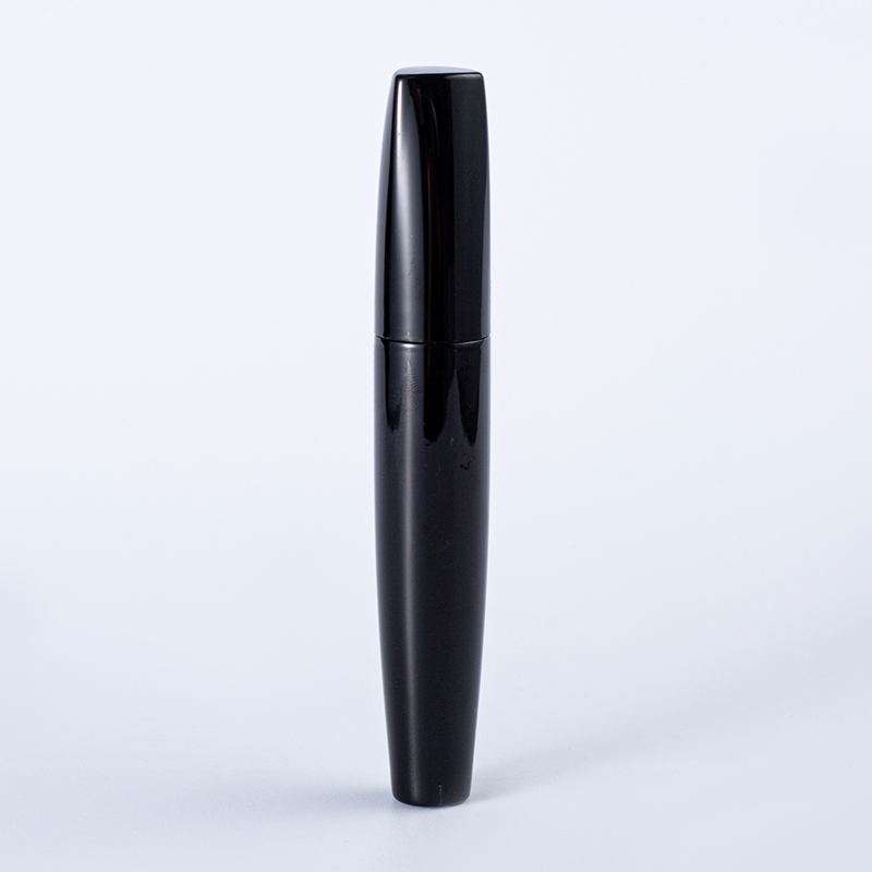 Tubo de rímel negro clásico