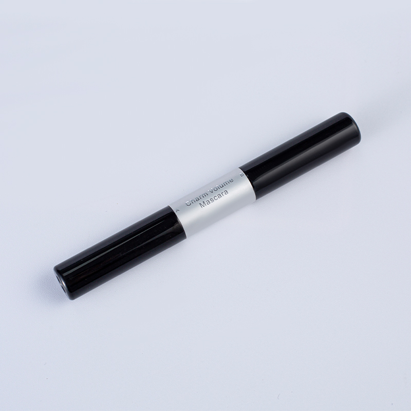 Tubo de rímel minimalista plateado-negro
