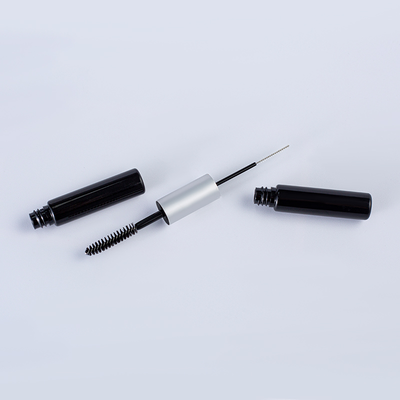 Tubo de rímel minimalista plateado-negro